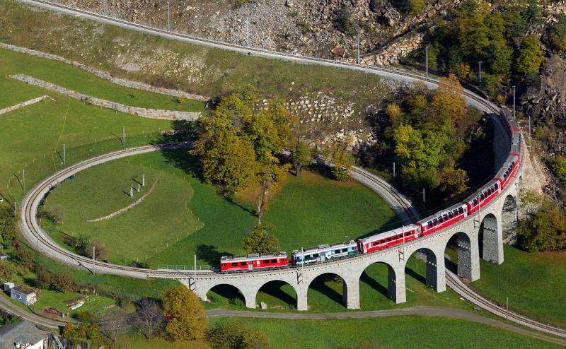 Le Glacier et Bernina Express, chemin de fer rhétique 1200px13