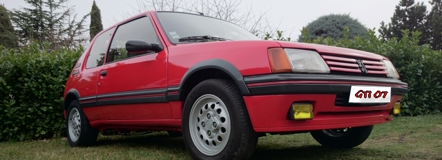 [LYON] Passage de témoin 205 GTI / 208 GTI Signat10