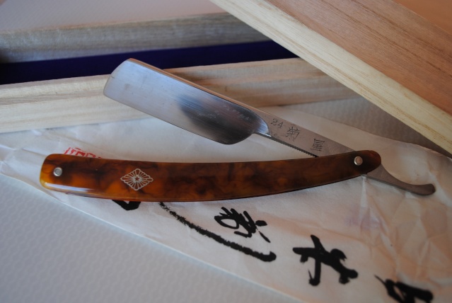 kamisori - feather artist club striaght razor Kikubo11