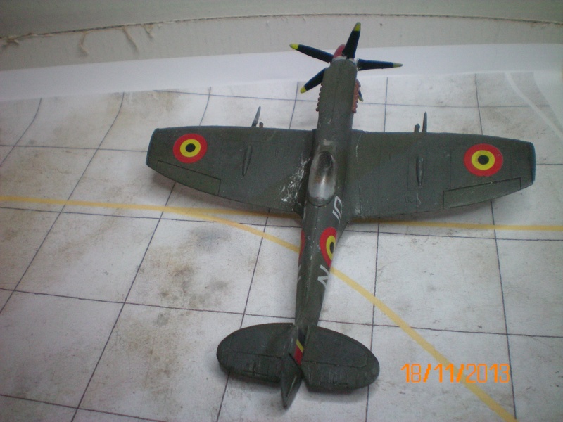 AZ Models - Spitfire Mk XIVc - Ecole de chasse Coxyde, Belgique 100_0111