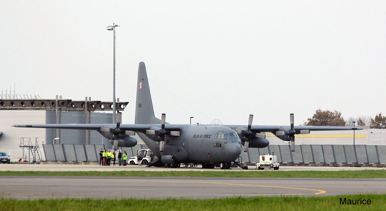 Lockheed C-130E Hercules Polish Air Force 1504 & Divers le 03.12.13 0312-510