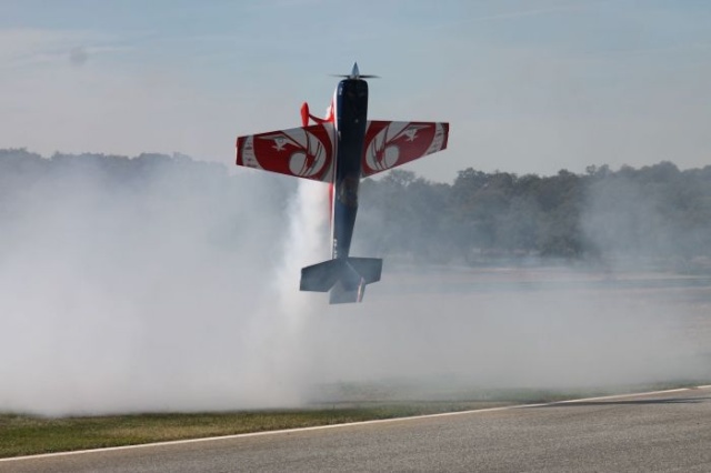 Aviones y Turbinas a Gran Escala en el Circuito de Ascari  Notici13