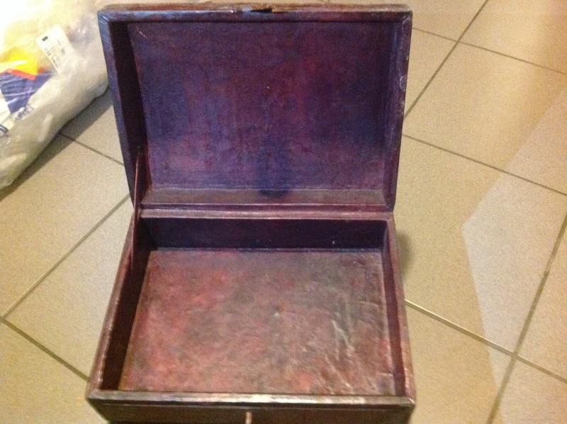 Coffret à bijoux touareg, cuir. (Sénégal) Image88