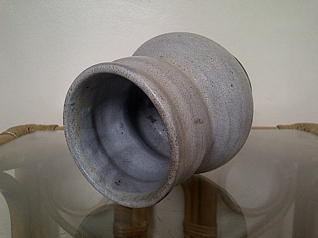 Id help please on stoneware vase dated 1946 and signed  Img-2028