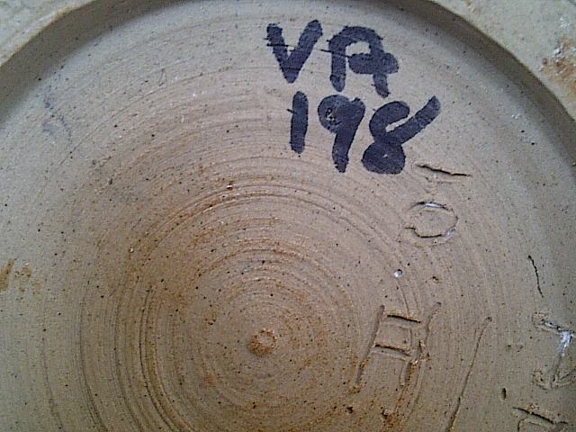 Id help please on stoneware vase dated 1946 and signed  Img-2031
