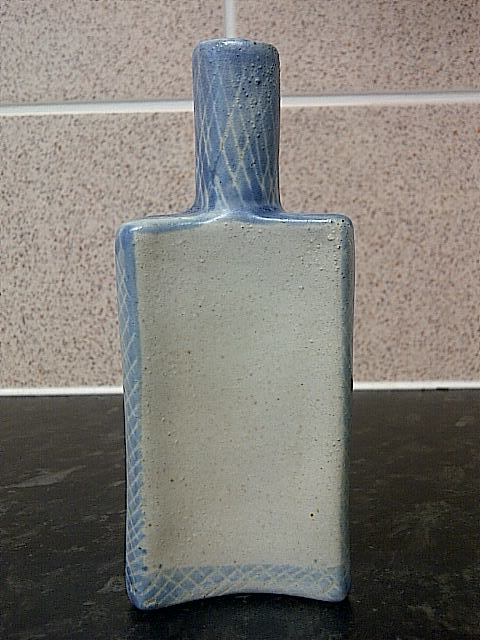 id help on stoneware three sided square shape vase bottle 13cm high Img-2070