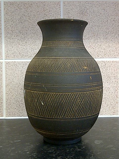 Id help on stoneware vase with some decoration, marked R with stamped mark Img-2220