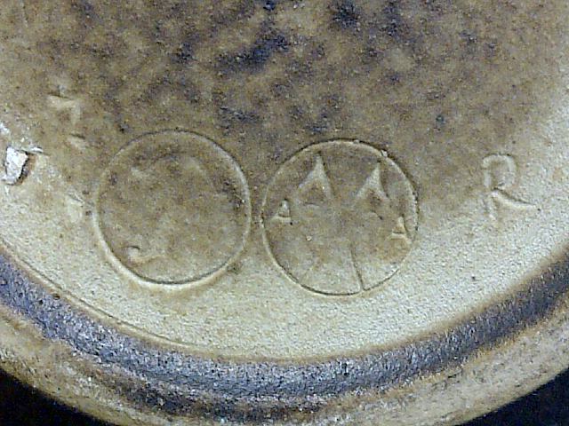Id help on stoneware vase with some decoration, marked R with stamped mark Img-2224