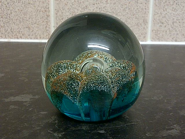 ID help on this signed art glass paper weight ? Img-2258