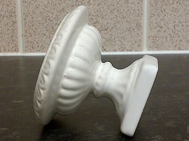id help on small white glazed vase? Img-2353