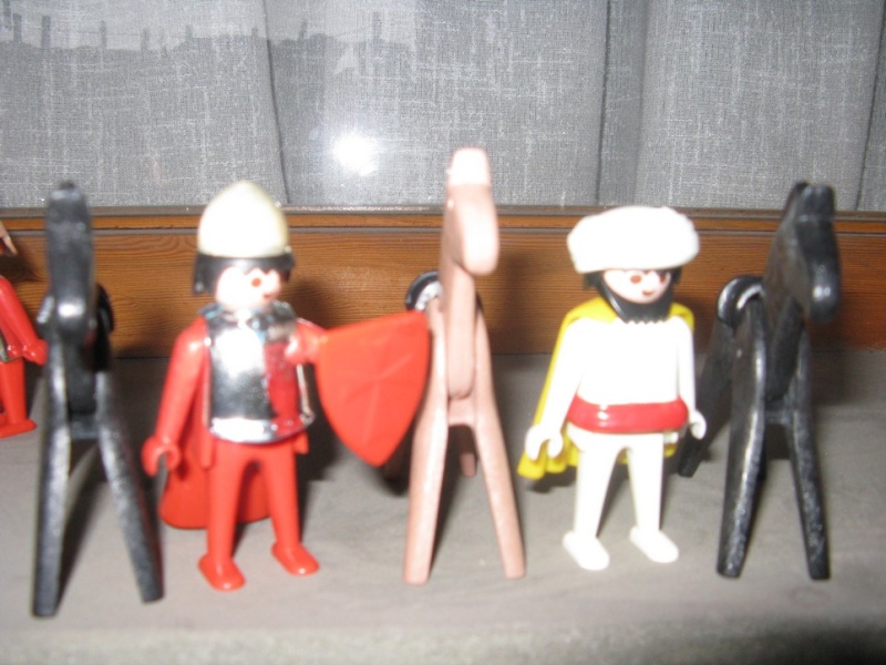 Playmobil: personaggi, armi, cavalli, forziere Playmo11