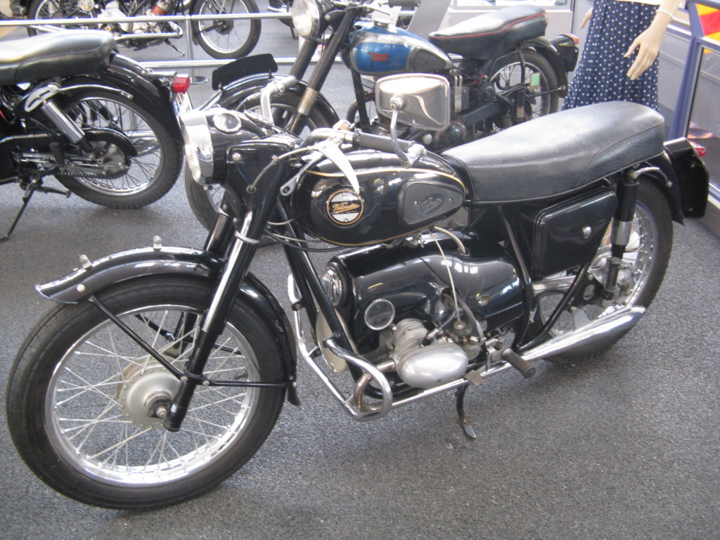 romorantin 41 Musée MATRA EXPO motos Anglaises Img_3725