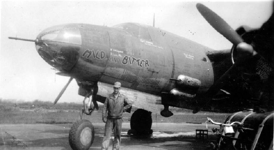[Monogram] 1/48 - DOUGLAS B-26B Marauder    42-95843 "Rationed Passion" 391 BG 575BS - 1944 Essex  (VINTAGE) - Page 13 B-26b-21