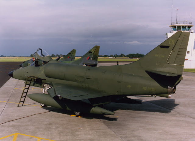 [Hasegawa] 1/48 - Douglas A-4K Skyhawk  Dougla45