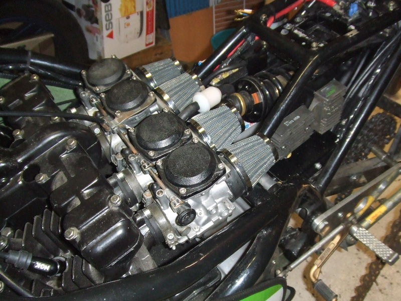 moteur z900/1000 avec carbu de 34 dans cadre martin  Dscf3116