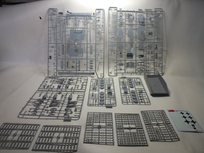 JAGDPANZER SU-76(r) + 5 figurines incluses [ MINIART 35053 - 1/35° ] (Modèle en présentation) Dscf0616