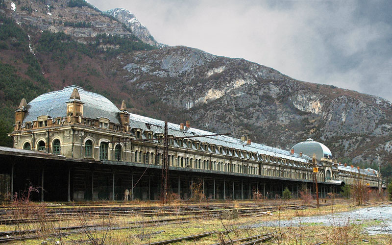 Lieux abandonnés dans le monde - Page 11 20013410