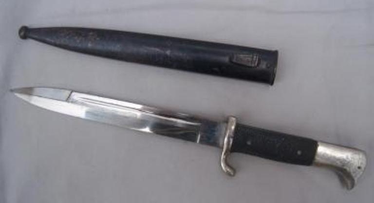 Deux fourreaux de couteaux Baionn12