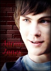Demande de kit pour Aaron Jones (Azmaria Slown) Avatar10