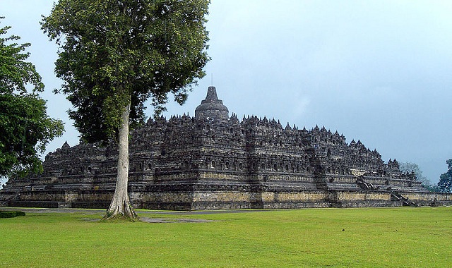 Temple de Borobudur - Indonésie - Asie du Sud 800px-10