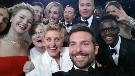 VIDEO. Oscars : le «selfie» de rêve des stars balaye tout sur Twitter Bhxwut10