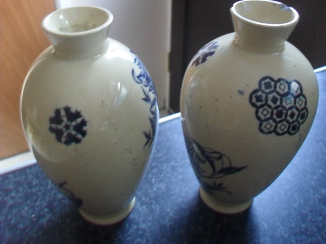 pair of antique vases?? any ideas? Sam_0211