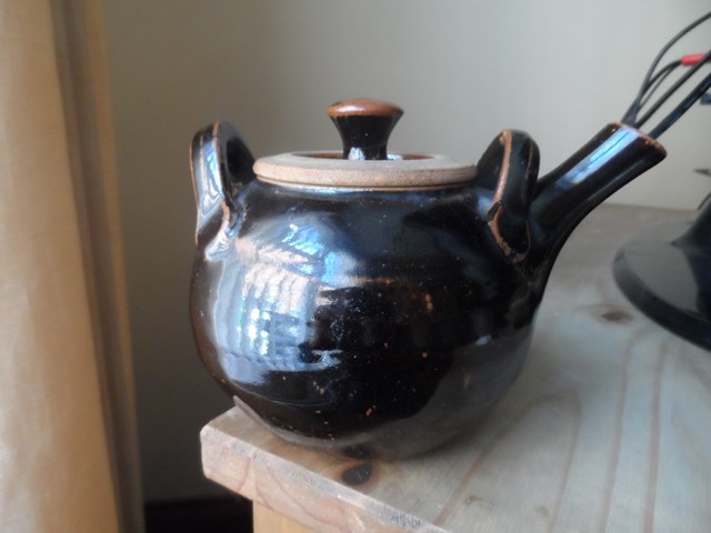 Tenmoku studio pottery teapot, Winchcombe?..id help Sam_0223