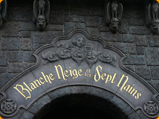 Attraction - Blanche Neige et les 7 Nains  - Fantasyland  Snow_210