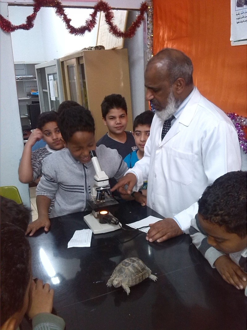 تابع برنامج التتابع في مادة العلوم الأستاذ بغدادي نجدي  مع طلابه في معمل العلوم Img_uu25