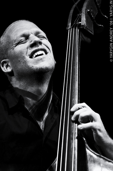 Avishai Cohen (Contrebassiste de jazz) Avisha10