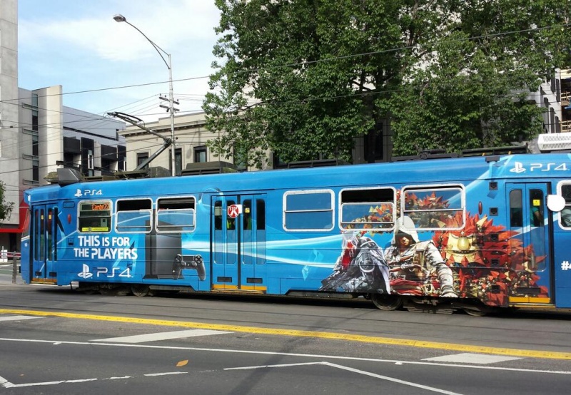 Comboio com publicidade da PS4 na Austrália  Badgt410