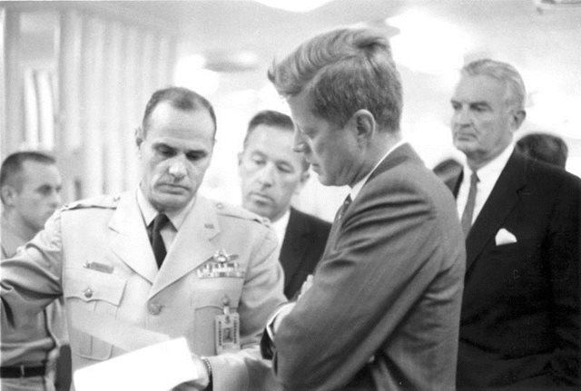 Quem matou John F. Kennedy ? 6 Teorias da conspiração famosas 98214517