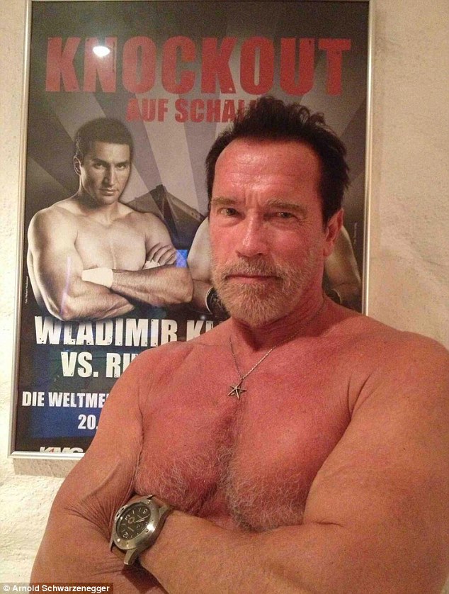 Arnold Schwarzenegger sends message of support to Ukraine  711