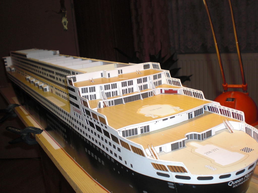 QUEEN MARY2 JSC 1:250 - Fertiggebaut von Uwe Grawunder Queen_29