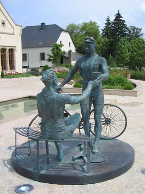 Biciclette e sculture 12215610