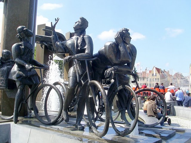 Biciclette e sculture Tzand-10