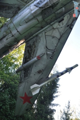MIG 19S Kovozavody-Prostejov au 1/72. - Page 2 11710