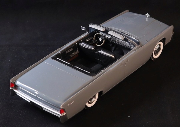 *1/25      Lincoln Continental Convertible   AMT - Page 6 Img_1610