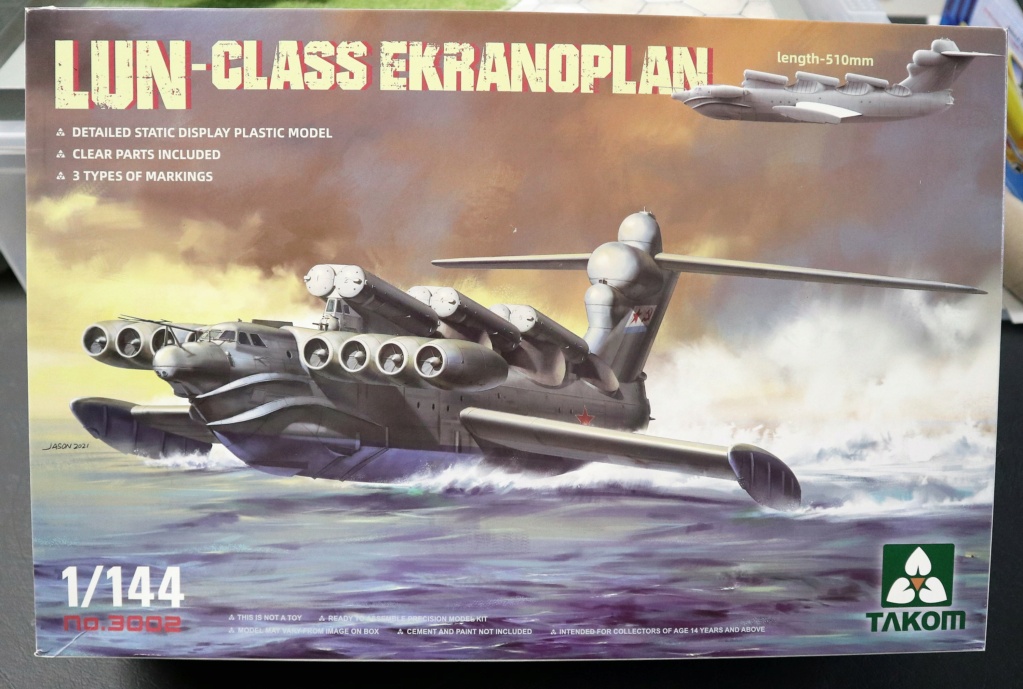LUN  Class -Ekranoplan de Takom au 1/144 Img_4947