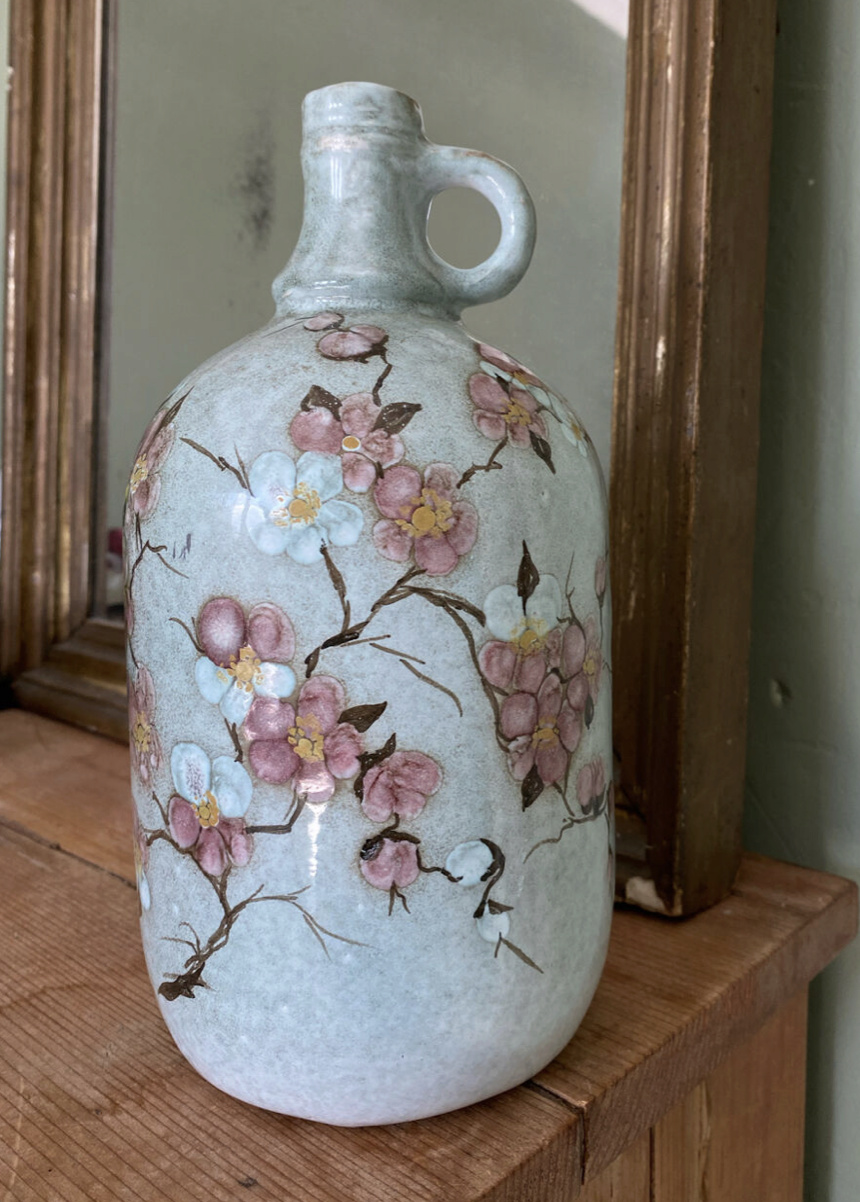 Bouteille/vase bleu fleurs de cerisier Cyd (?) Vallauris (?) Captur12