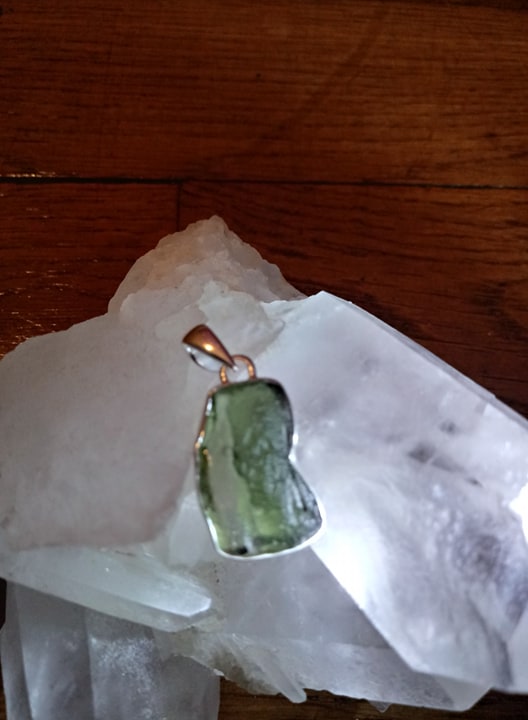 MOLDAVITE Moldav11