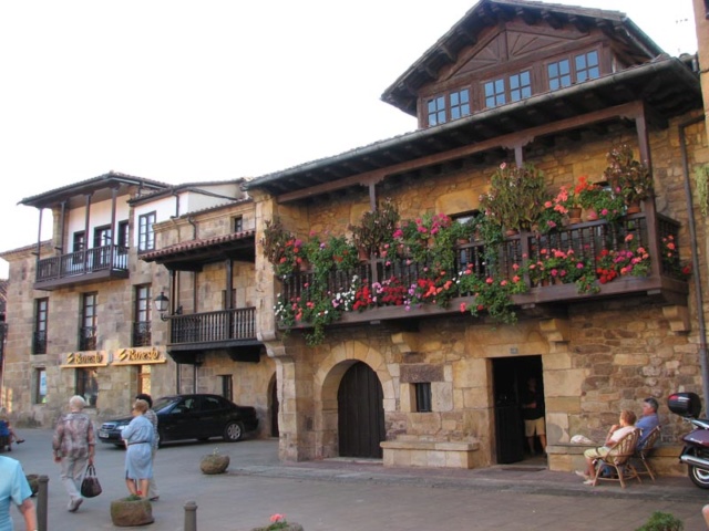 Cantabria. Sitios molones. - Página 7 Pueblo10