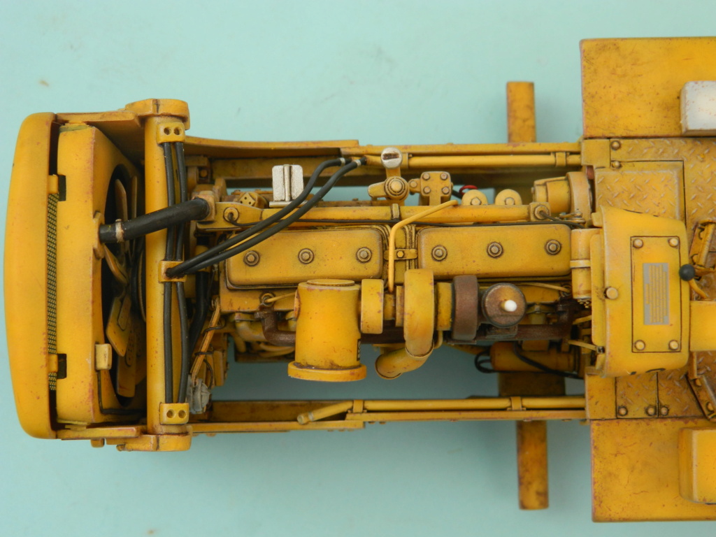 BULLDOZER CATERPILLAR DH-8. AMT 1/25. " Fini " . - Page 2 10512