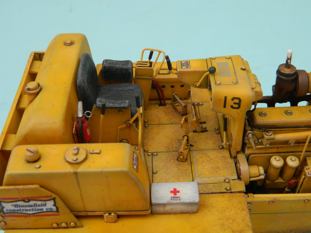 BULLDOZER CATERPILLAR DH-8. AMT 1/25. " Fini " . - Page 2 9914