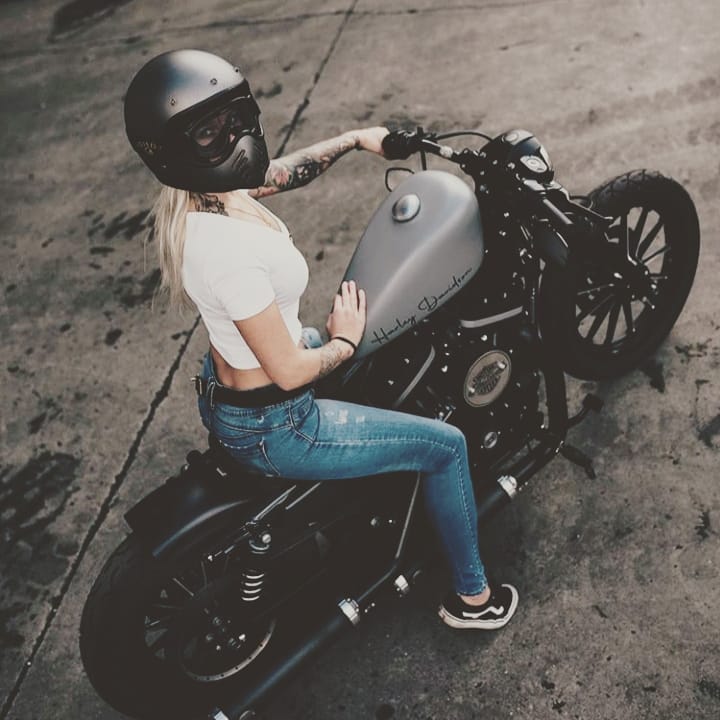 Babes & Bikes - Page 13 12527110