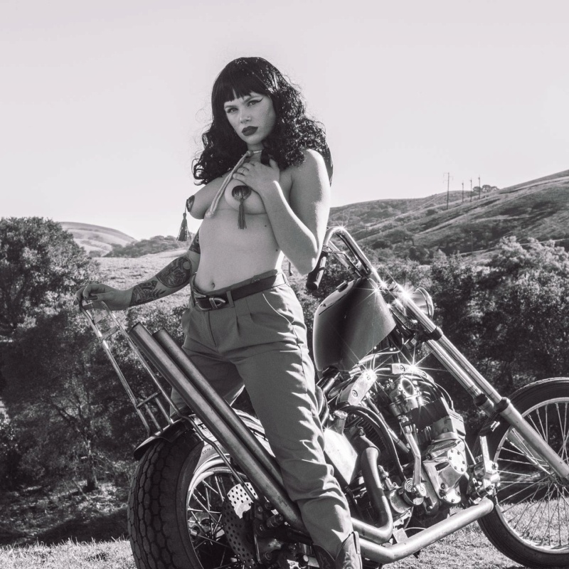Babes & Bikes - Page 3 16356310