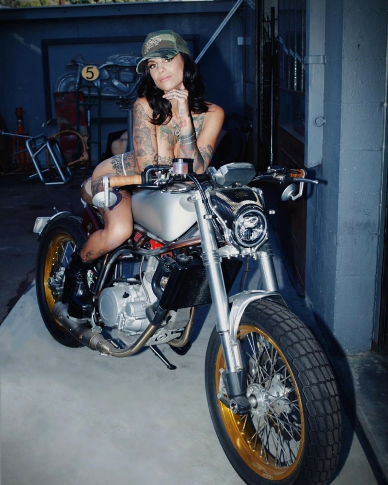 Babes & Bikes - Page 3 16434110