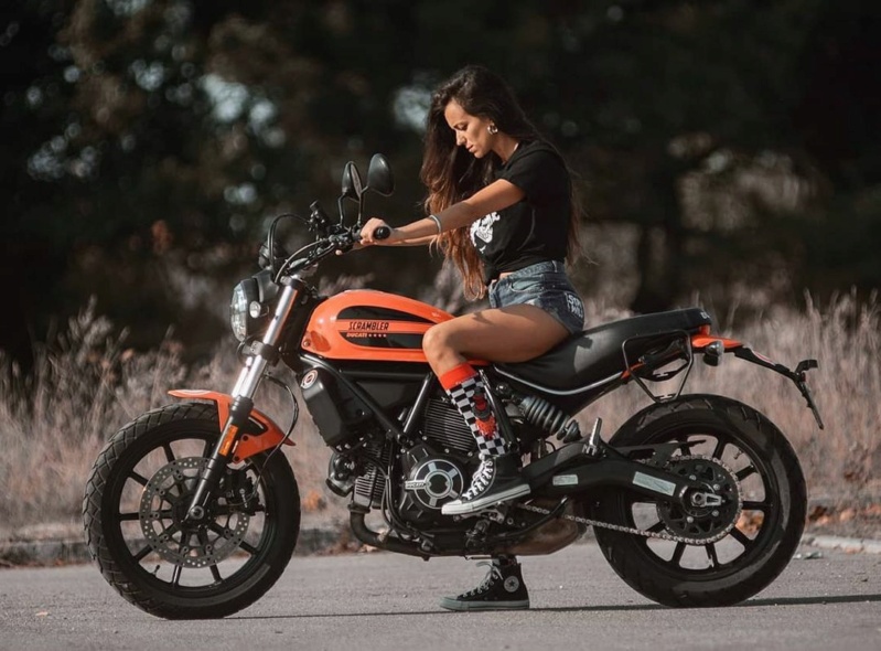 Babes & Bikes - Page 13 18300710