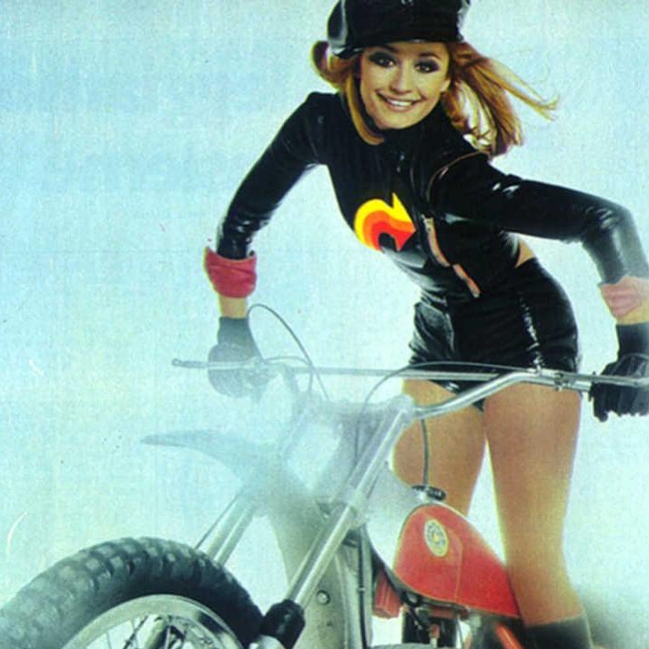 Babes & Bikes - Page 23 21198410
