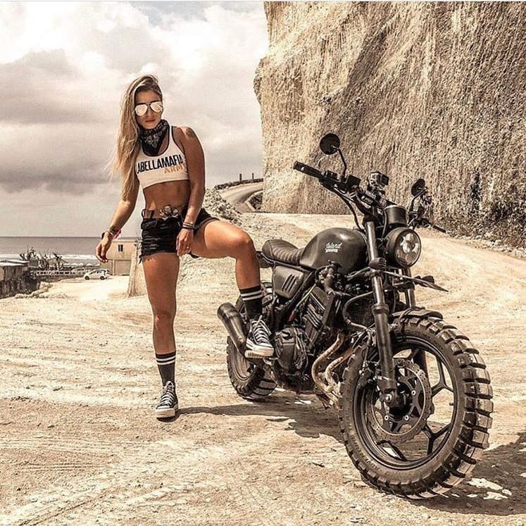 Babes & Bikes - Page 13 24440710